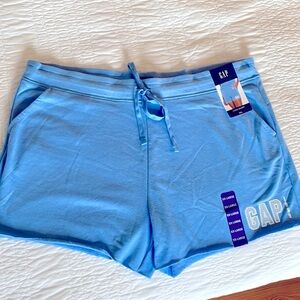 New GAP Women's Soft Pull On
Drawstring Logo 4" Inseam Short